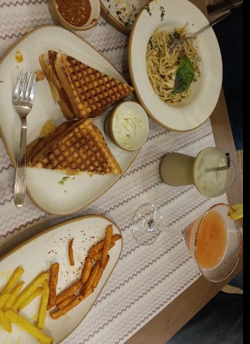 Café table spread moment